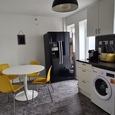 Cosy 3-Bedroom House In Aspley Nottingham Bagian luar foto