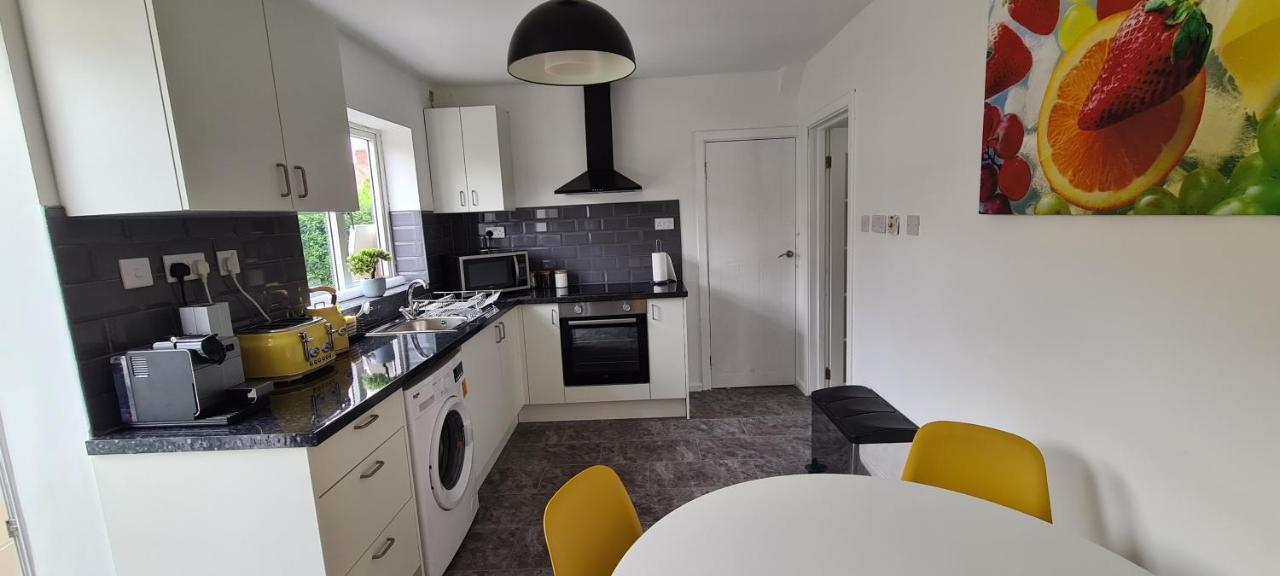 Cosy 3-Bedroom House In Aspley Nottingham Bagian luar foto